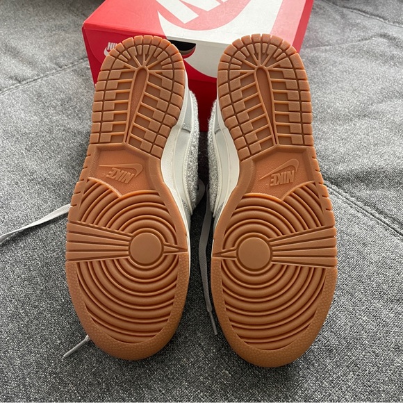 Brand New Nike Dunk Hi Retro University. Men 7/Women’s 81/2 - Picture 4 of 5